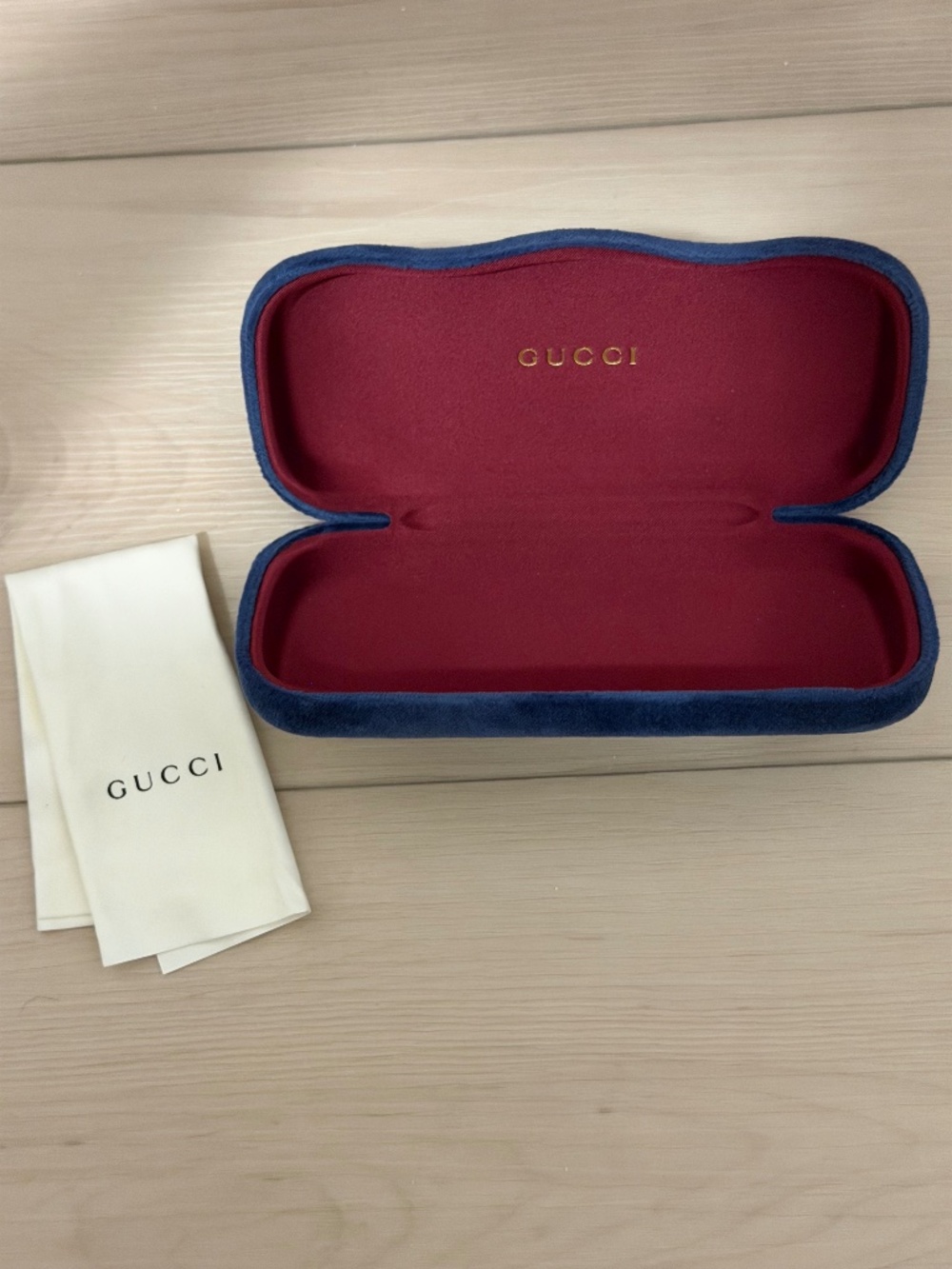GUCCI HARD CLAMSHELL GLASSES CASE AUTHENTIC VELVET CASE